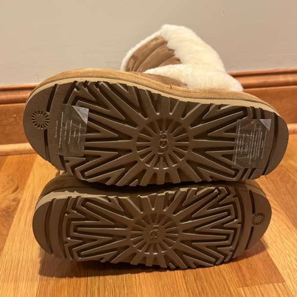 NIB New In Box UGGs - Picture 5 of 10